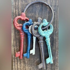 Vintage Rustic Farmhouse Metal Skeleton Keys with Metal Ring. Home Decor